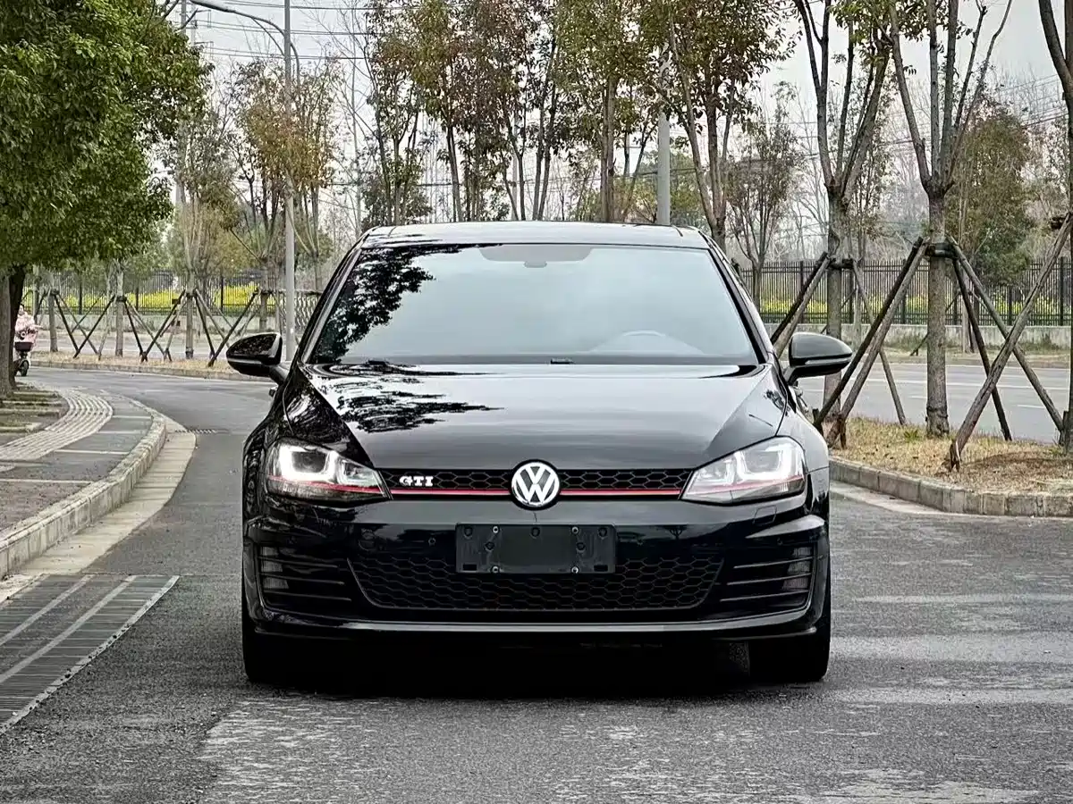VOLKSWAGEN GOLF GTI
