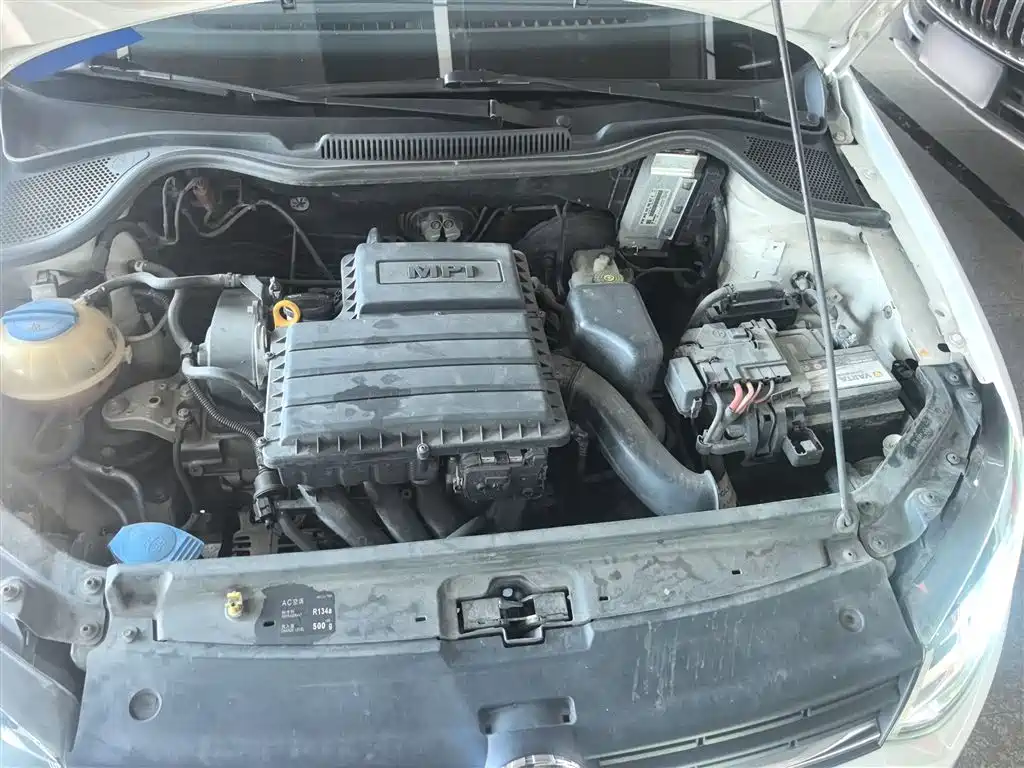 Volkswagen Polo 2014 1.6L Automatic Comfort Edition фото 20