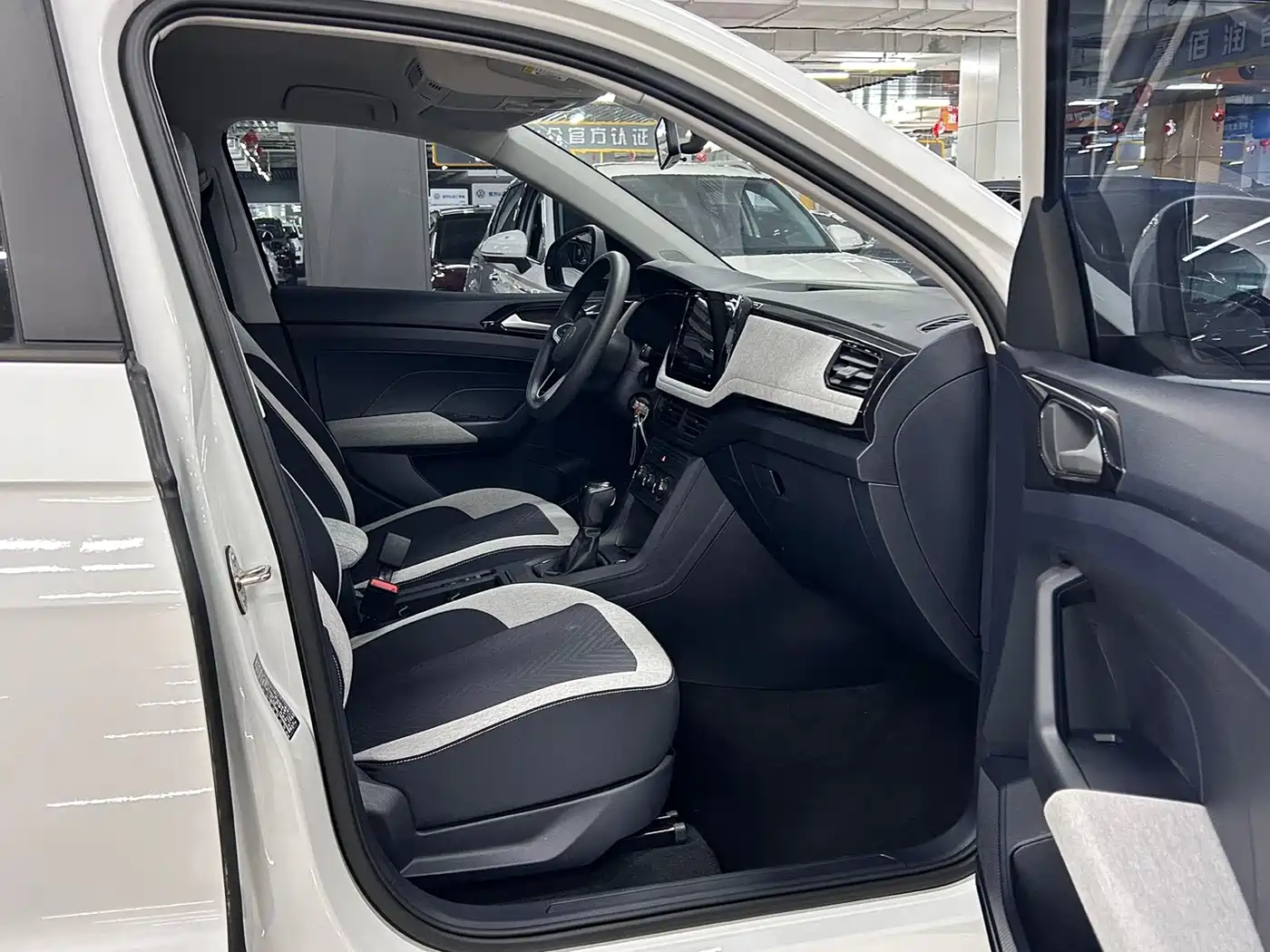 Volkswagen Tharu 2025 Model Rising Star 1.5L Advance Edition фото 12