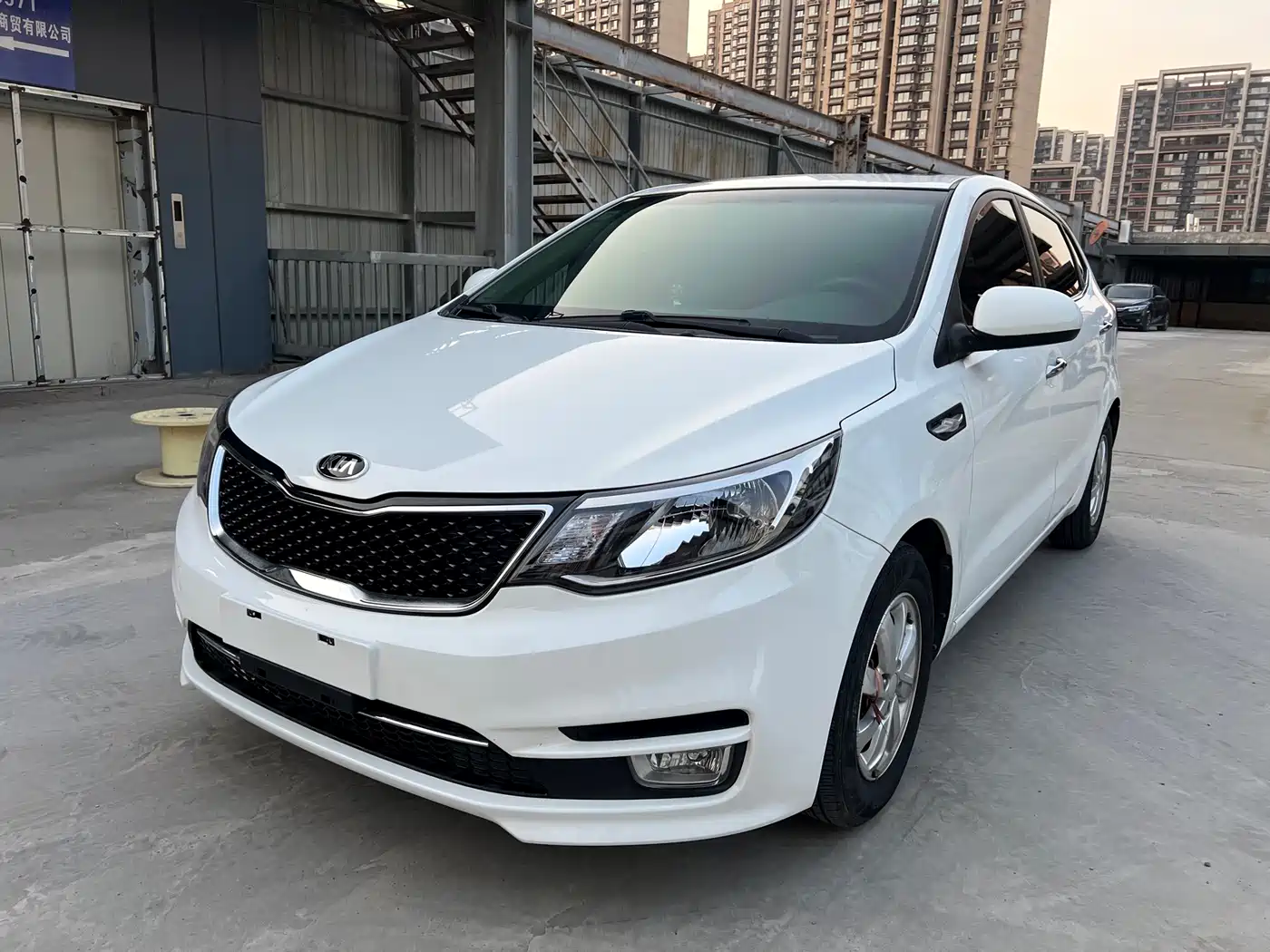 Kia K2 2015 Hatchback 1.4L AT GLS Cool Edition