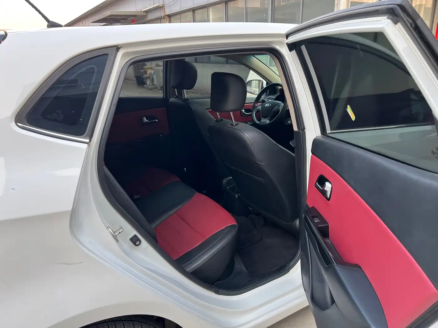 Kia K2 2015 Hatchback 1.4L AT GLS Cool Edition фото 12