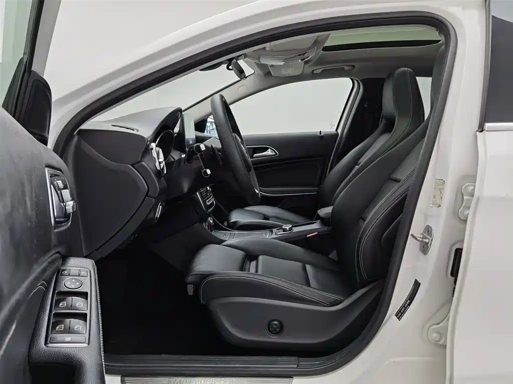 Mercedes-Benz GLA 2017 GLA 200 Dynamic фото 10
