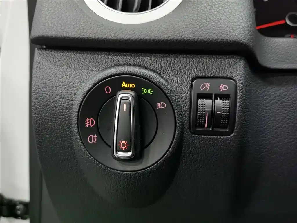 Volkswagen Tiguan 2015 1.8TSI Automatic 4WD Highline фото 21