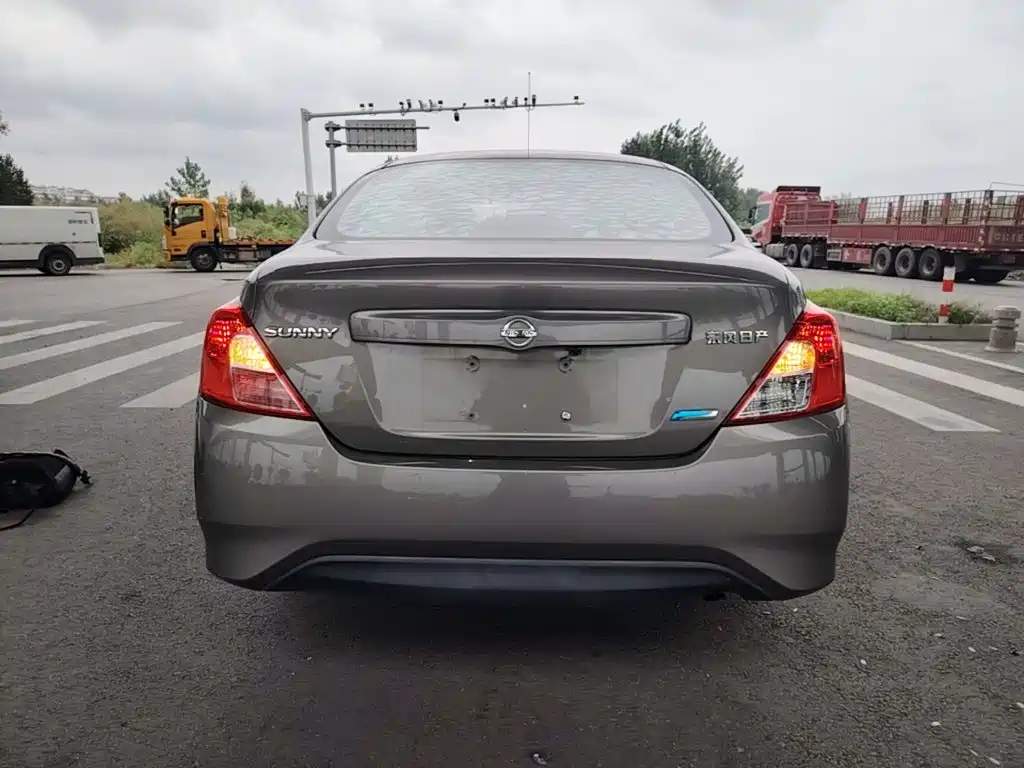 Nissan Sunny 2017 2016 1.5XE Manual Leading Edition