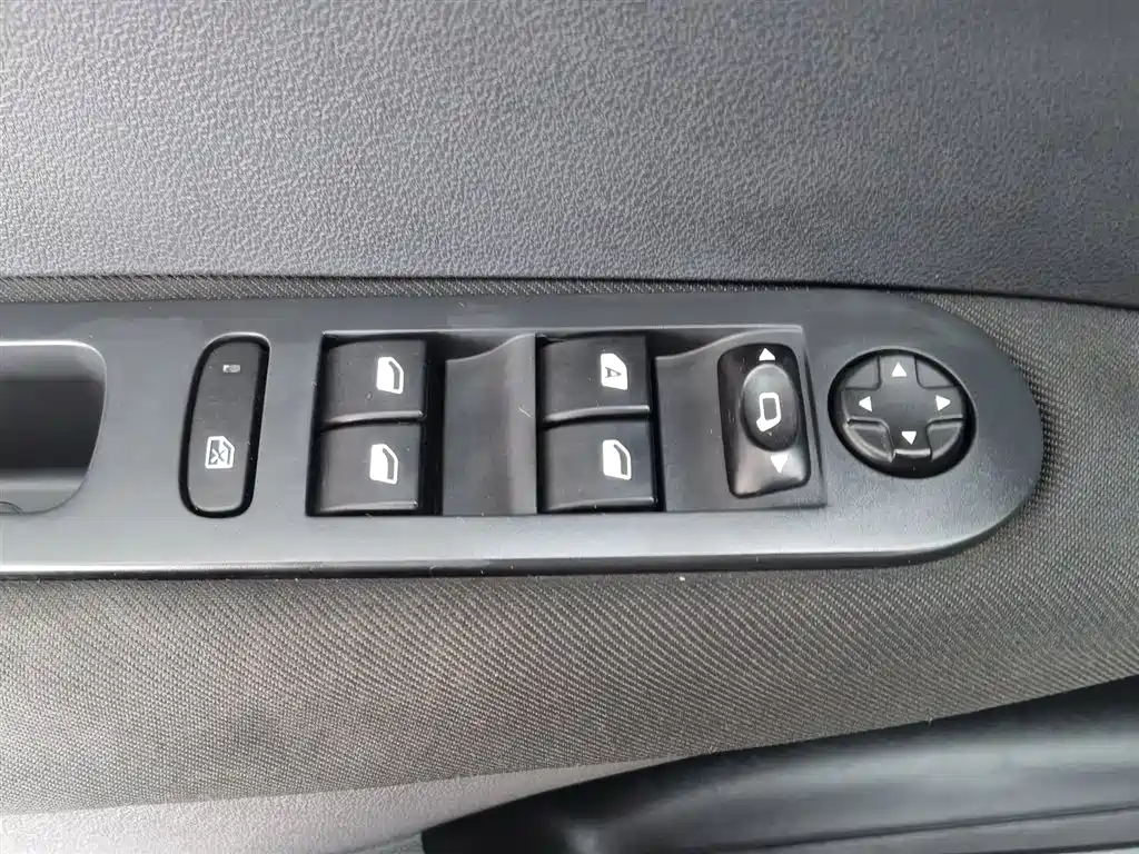 Peugeot 308 2013 Model 1.6L Automatic Superior Style фото 9