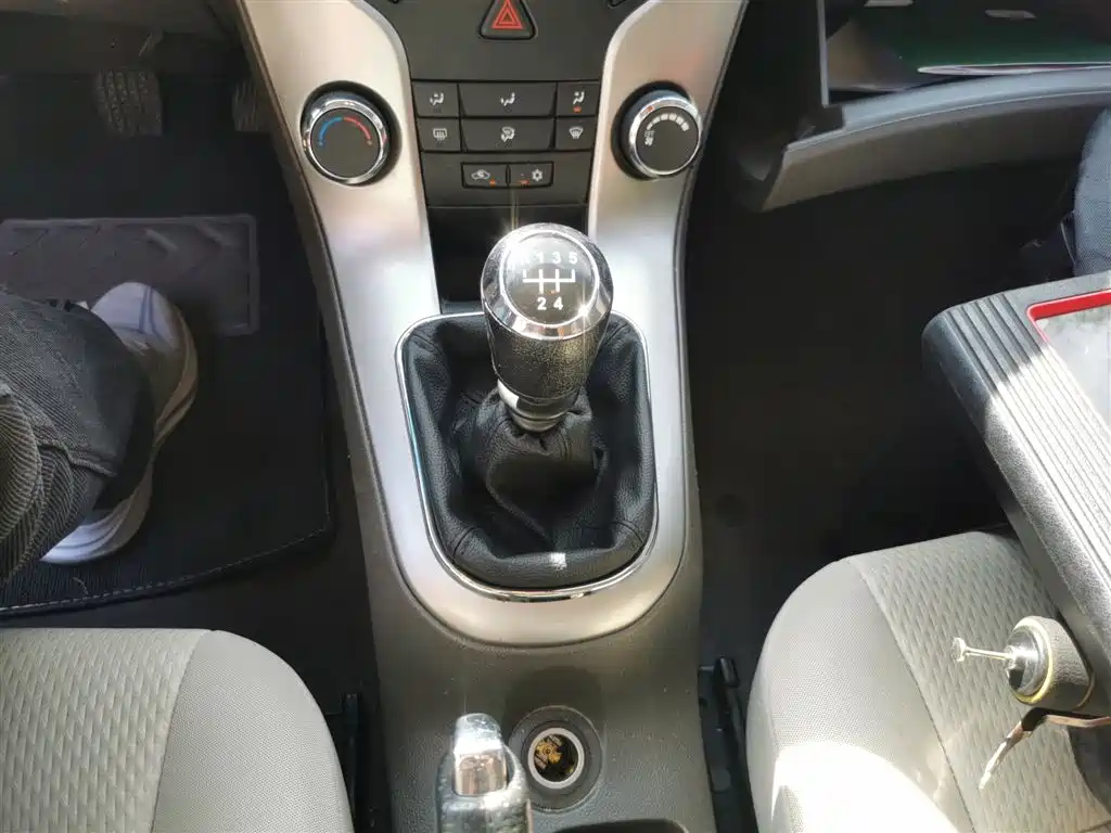 Chevrolet Cruze 2015 1.5L Classic SL MT фото 14