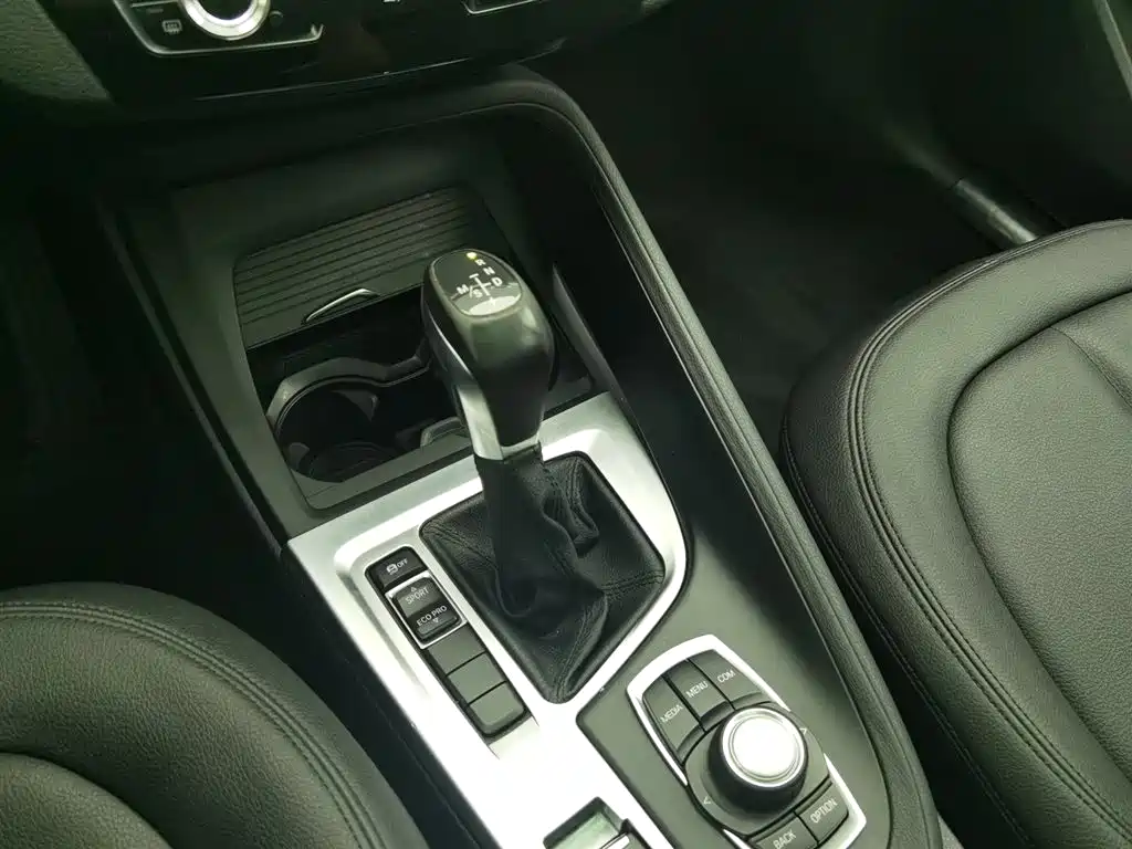 BMW X1 2018 sDrive20Li Leading Model фото 13