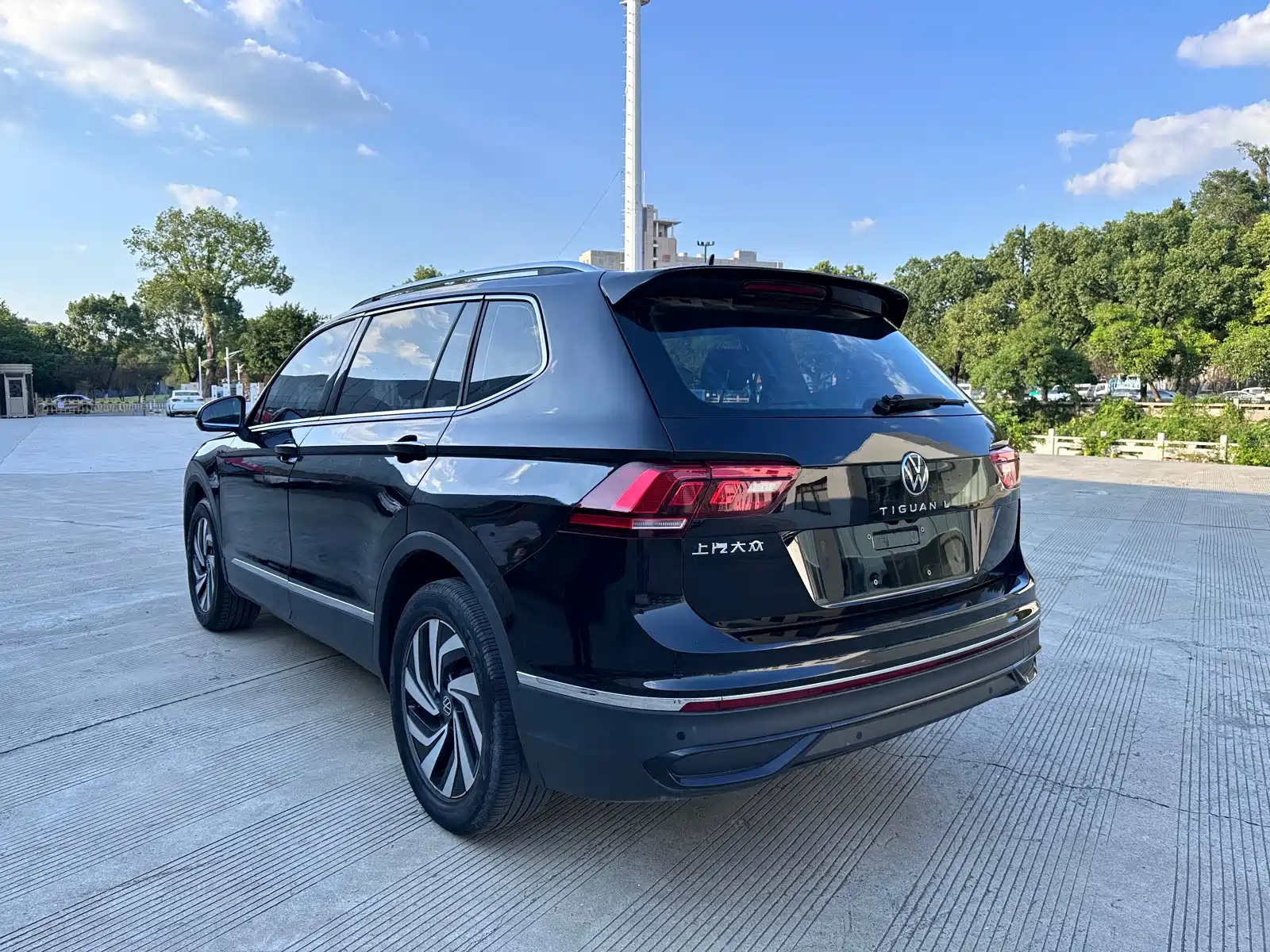 Фото 7 - Volkswagen Tiguan L