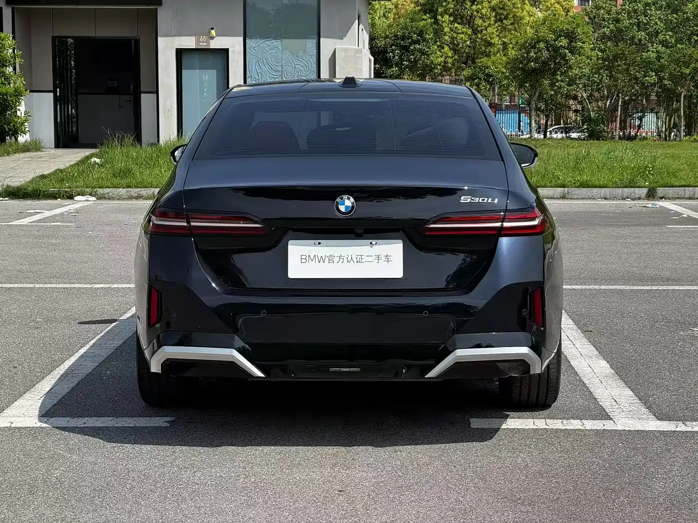 BMW 5 Series 2024 530Li Leading M Sport Package фото 16
