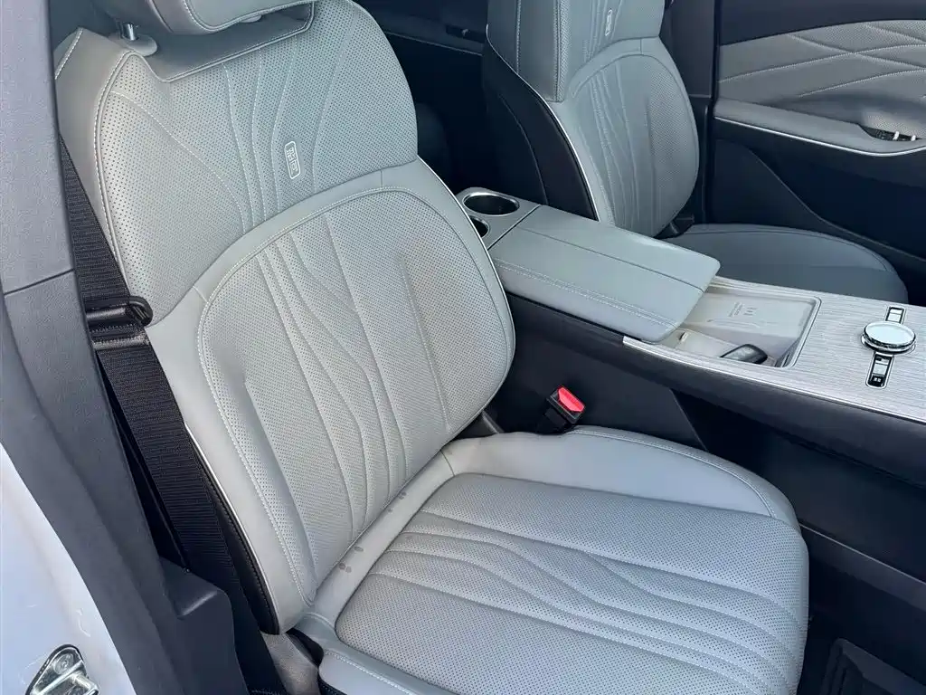 GEELY GALAXY GALAXY E8