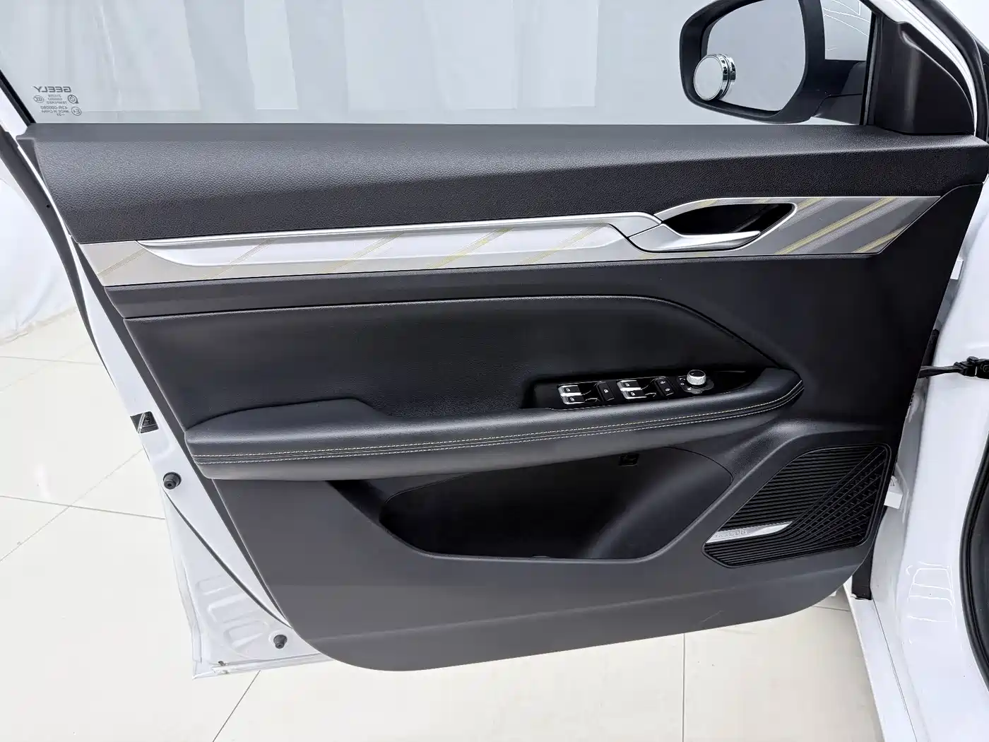 Geely Emgrand L HiP 2025 2024 Model Champion Edition 1.5TD-DHT Pro 100KM Surpassing Type