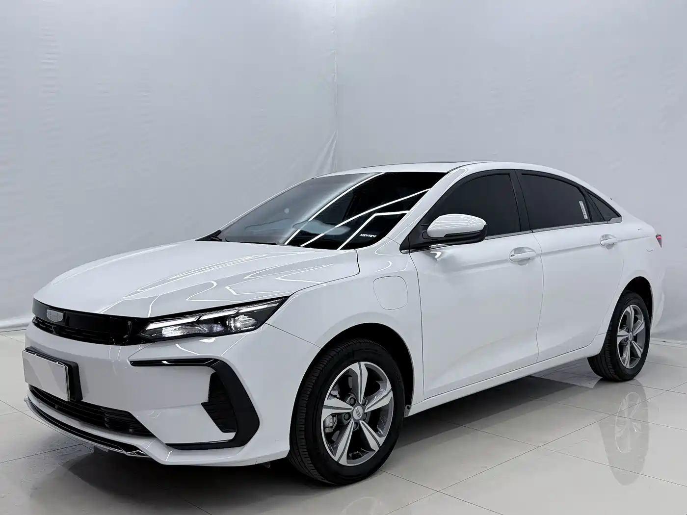Geely Emgrand L HiP 2025 2024 Model Champion Edition 1.5TD-DHT Pro 100KM Surpassing Type