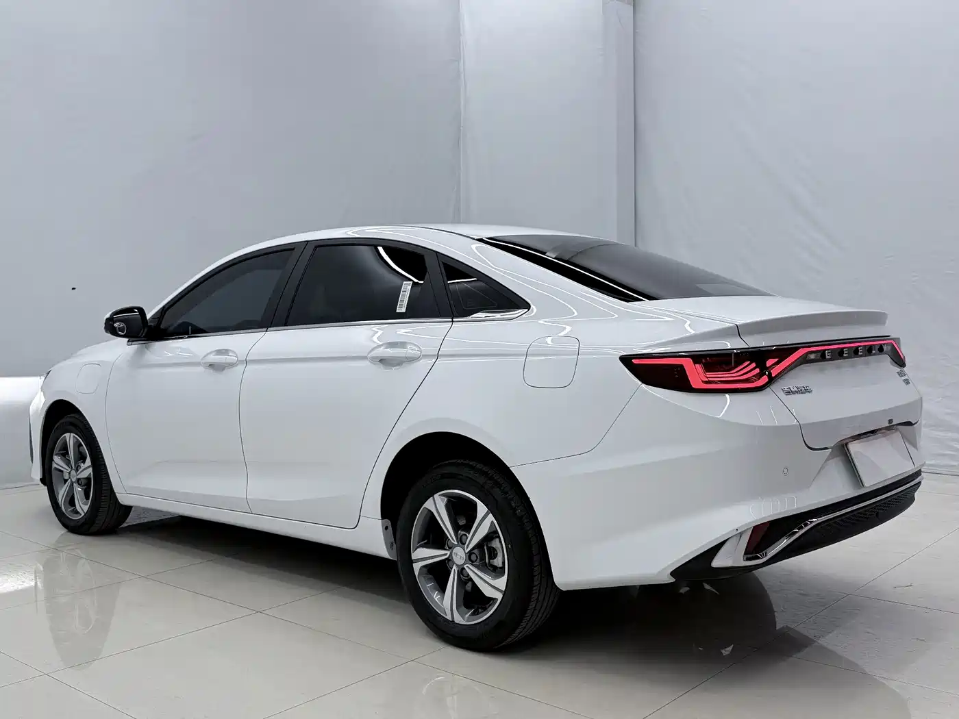 Geely Emgrand L HiP 2025 2024 Model Champion Edition 1.5TD-DHT Pro 100KM Surpassing Type