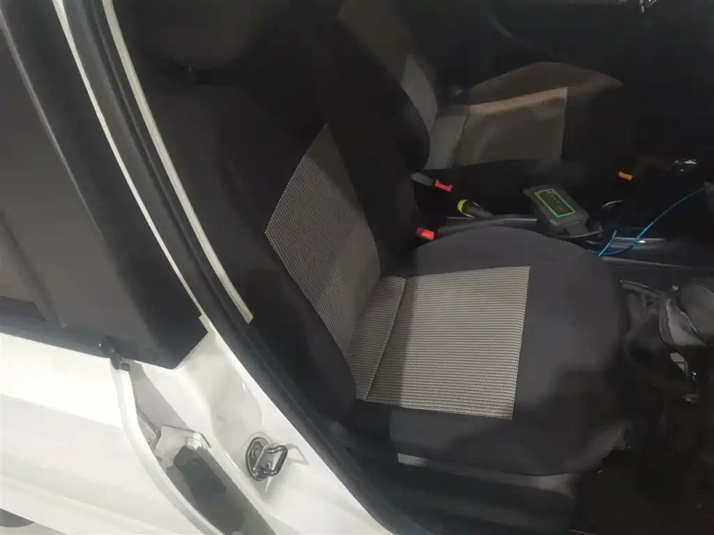 Volkswagen Polo 2016 1.4L Automatic Trend фото 25