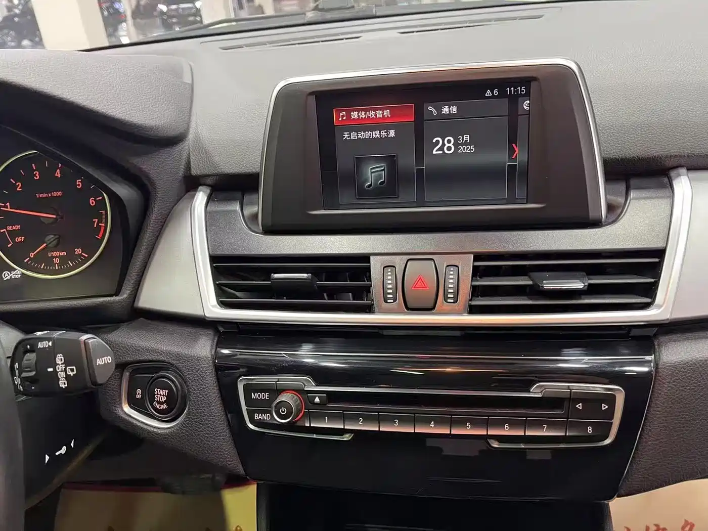 BMW 2 Series Touring 2018 218i Luxury Line фото 7
