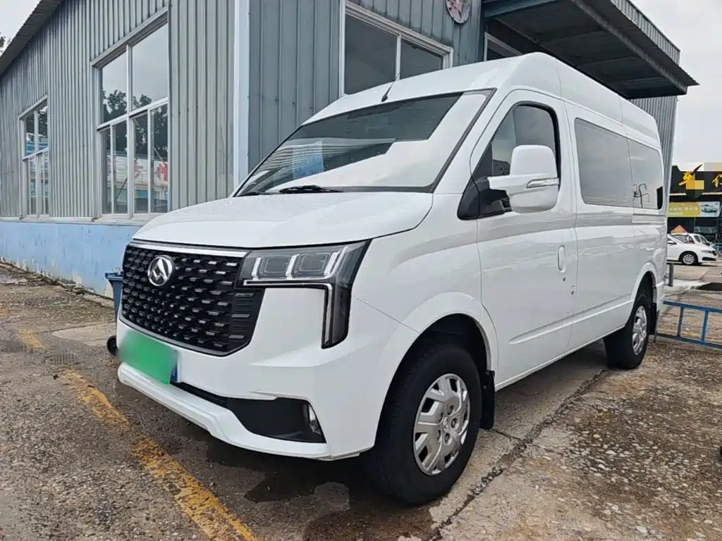 SAIC Maxus Xintu V80 2025 2025 PRO Aoyun 2.0T Manual Short Wheelbase Medium Roof 7/8/9-Seater