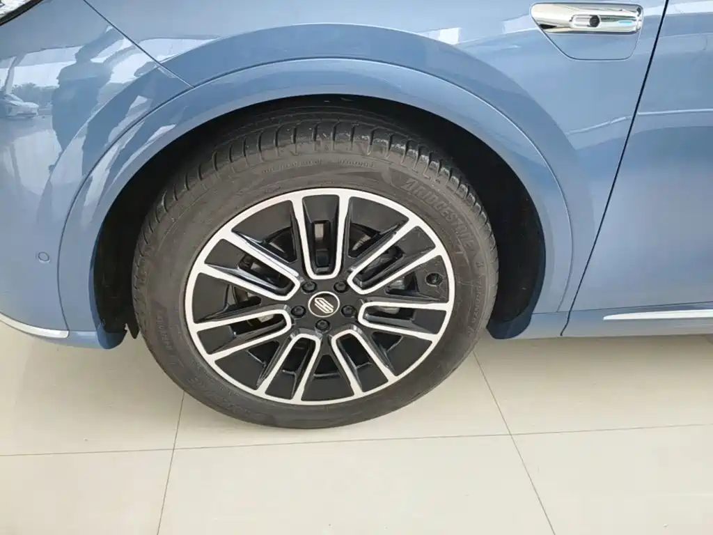 صورة 23 - Shangjie SUV