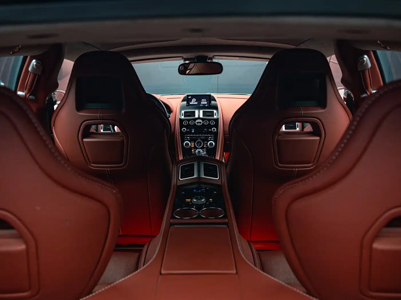 Фото 24 - Aston Martin Rapide