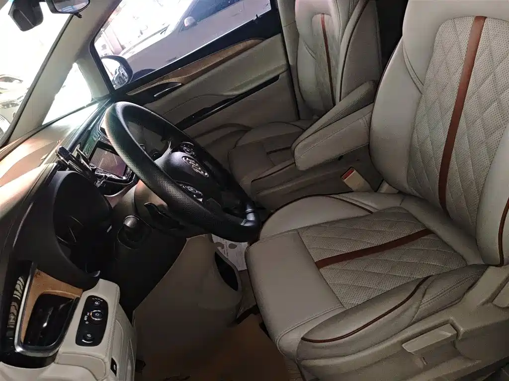 Buick GL8 2017 ES 28T Comfort Type China V фото 15