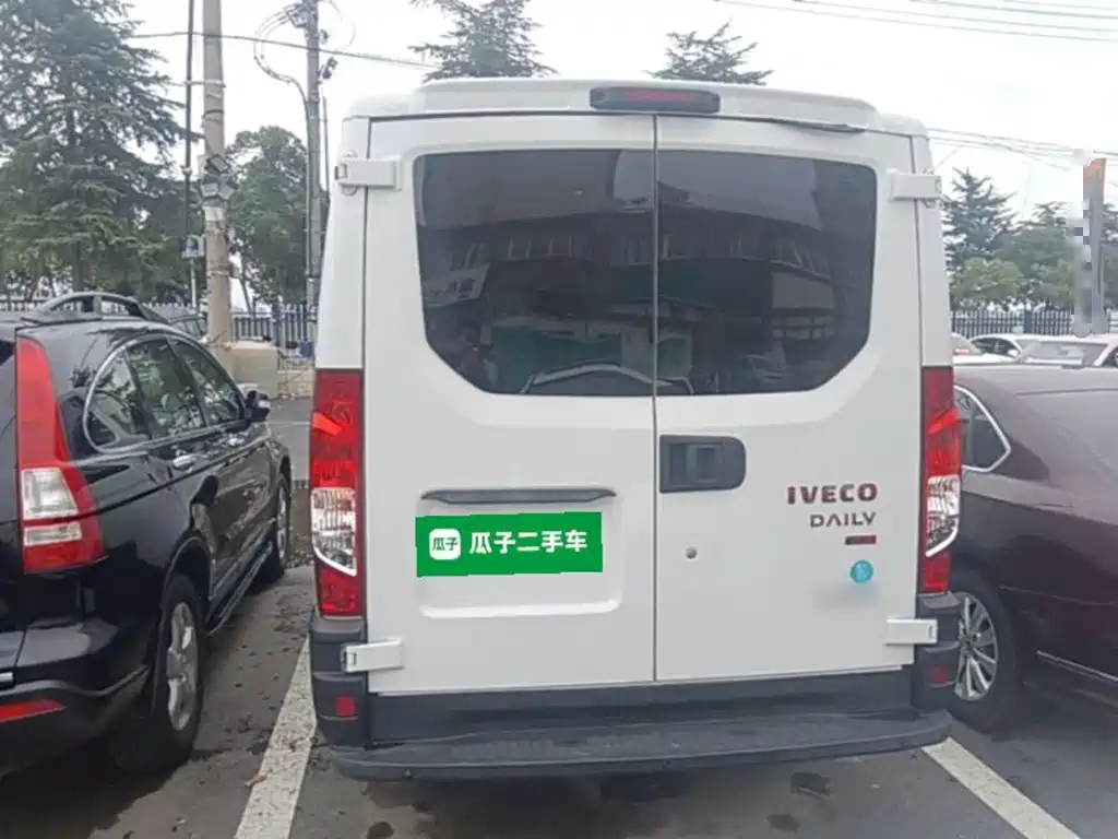Iveco Daily 2023 2021 2.0T Manual Chaorui Short Wheelbase Low Roof Sliding Door F1A
