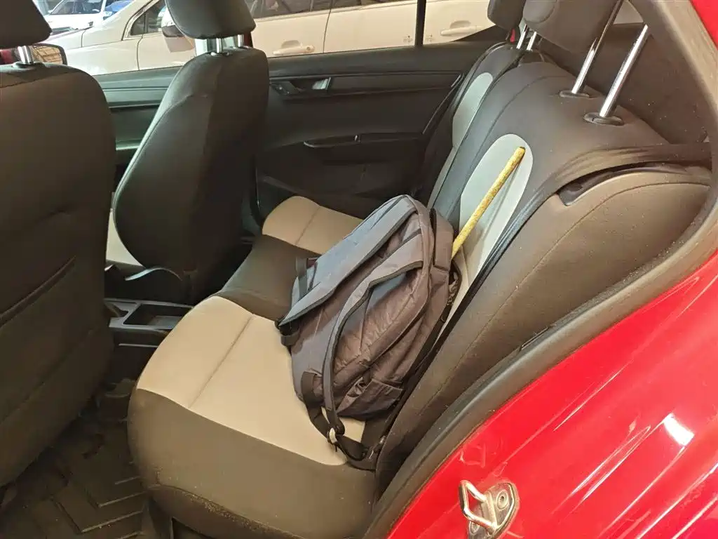 Škoda Fabia 2015 1.4L Automatic Advance Edition фото 10