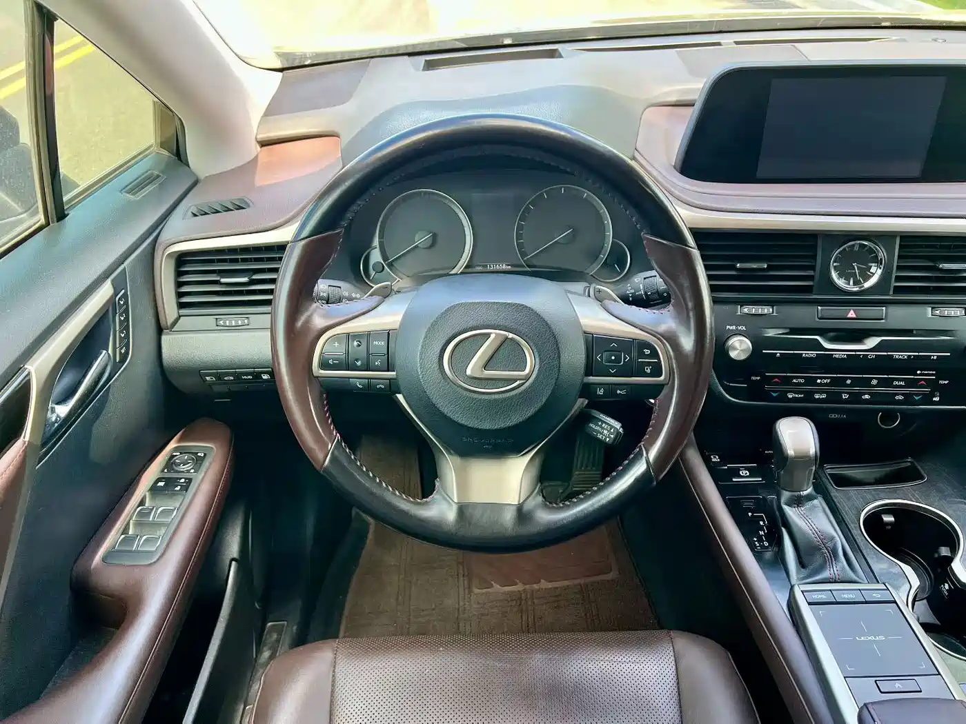 Фото 9 - Lexus RX