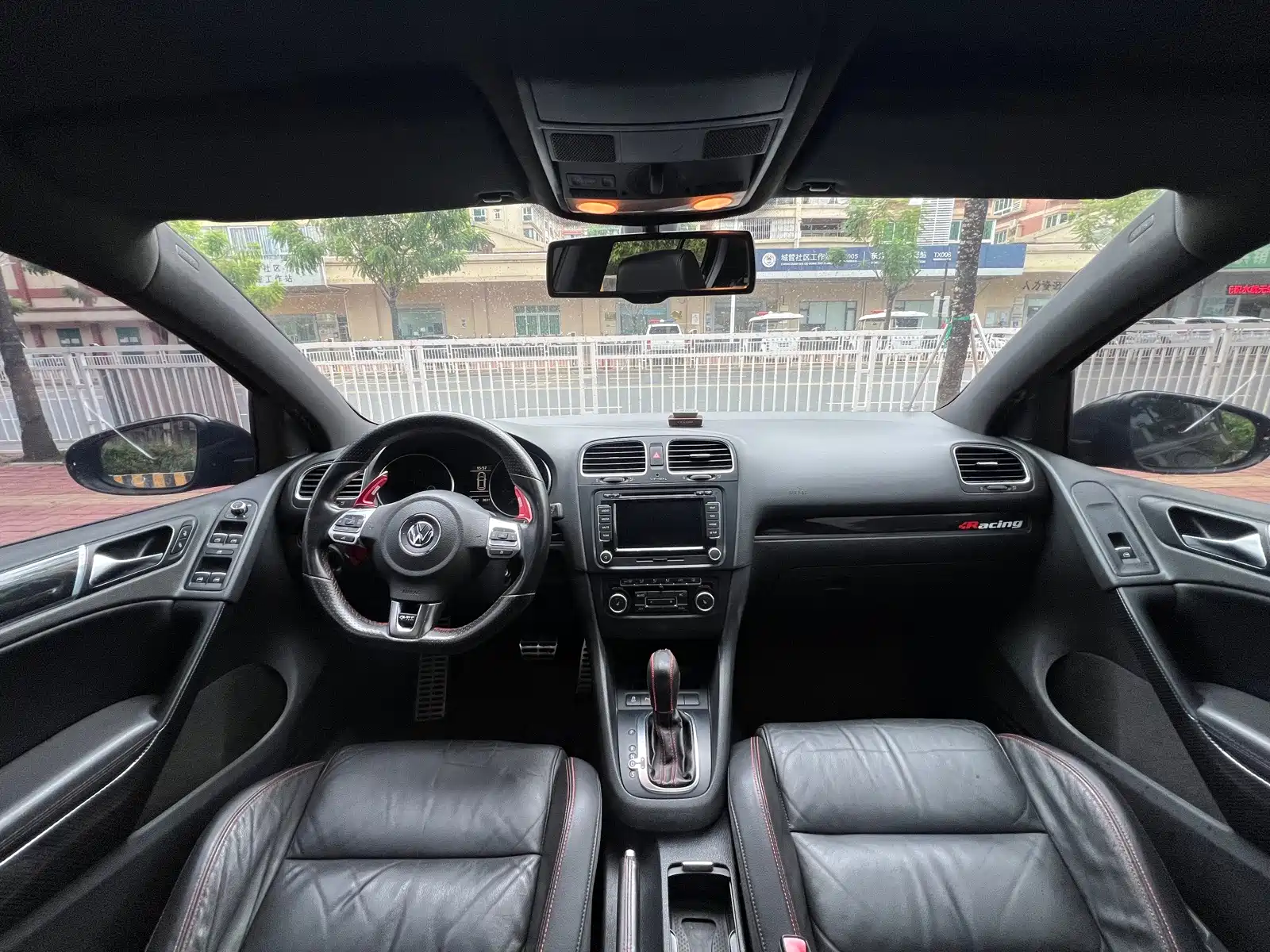 Photo 12 - Volkswagen Golf GTI