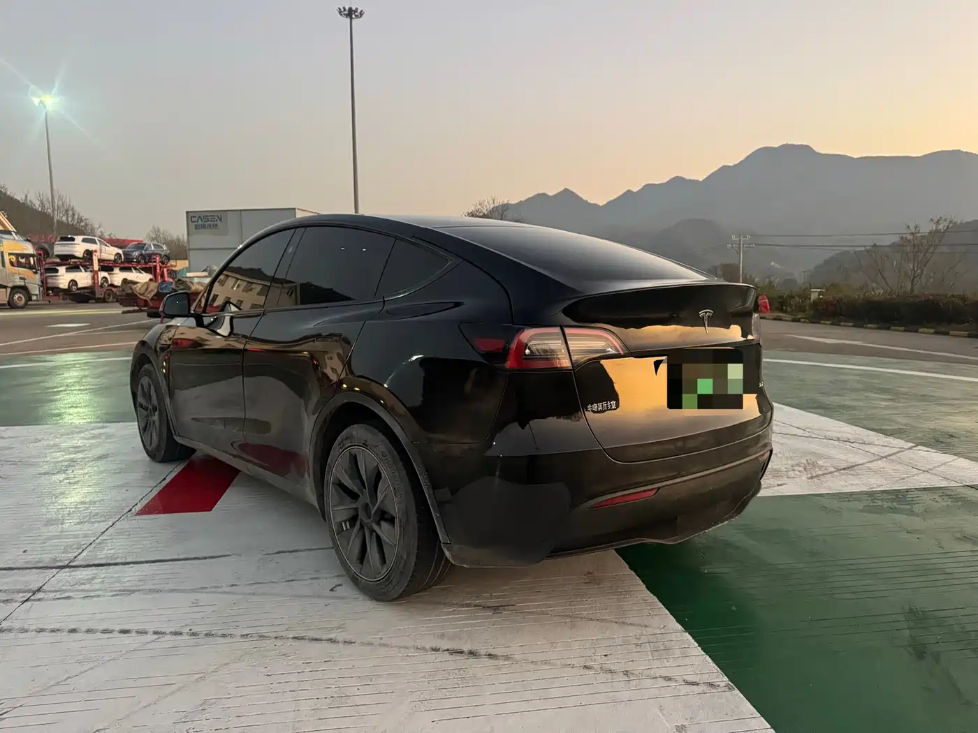 TESLA MODEL Y