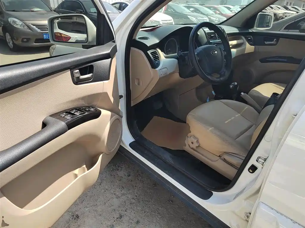 Kia Sportage 2013 2.0L Automatic 2WD GL фото 16