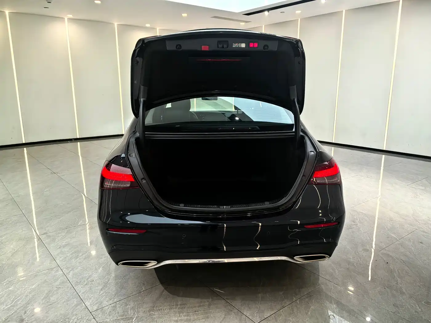Mercedes-Benz E-Class 2023 E 300 L Sport Fashion фото 13