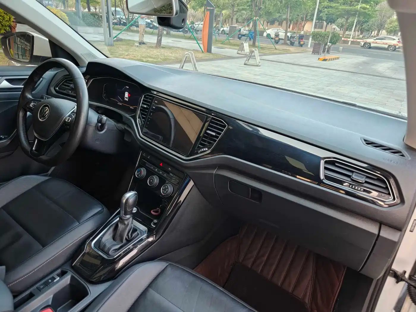 VOLKSWAGEN T ROC EXPLORING SONGS