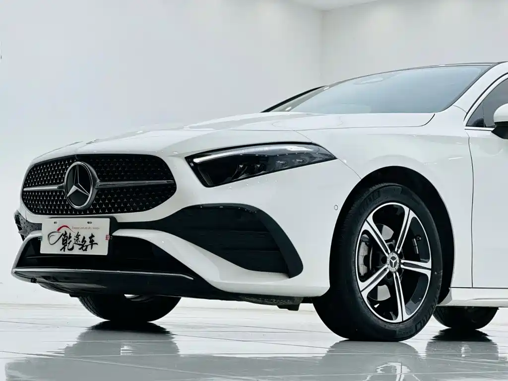 صورة 8 - Mercedes-Benz A-Class