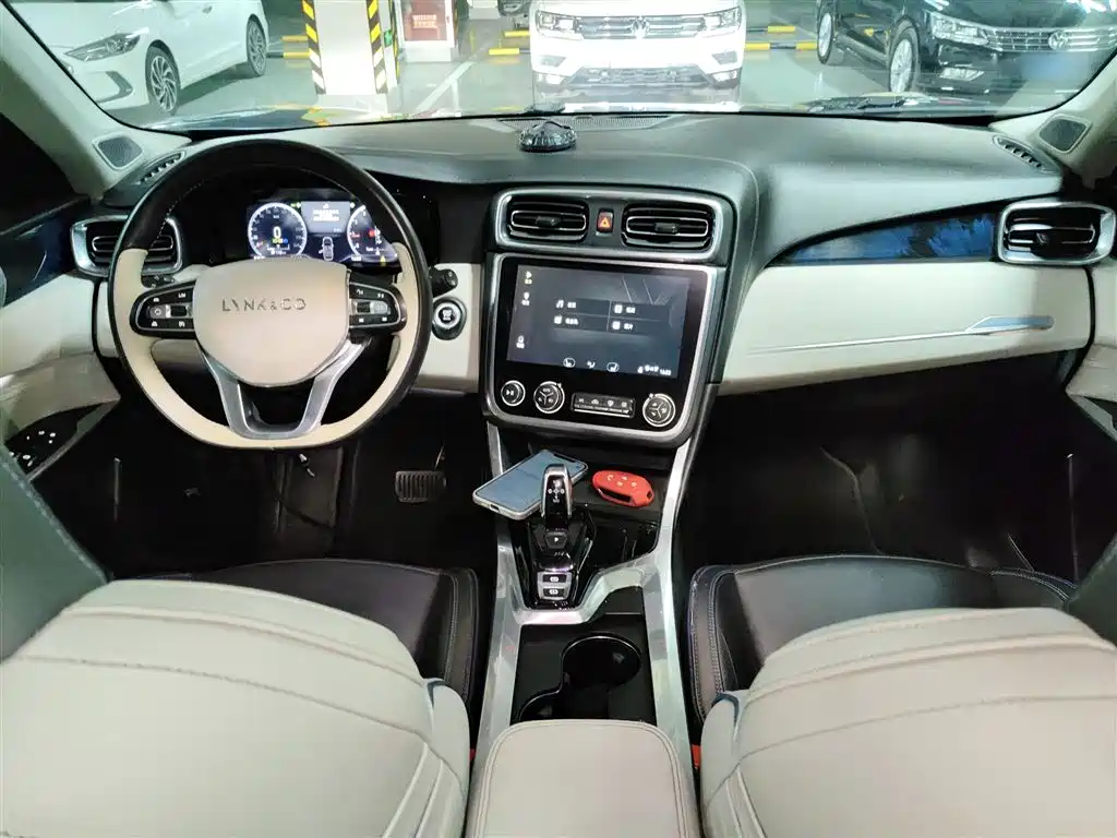 Lynk & Co 01 2017 2.0T 2WD Pro Shine Edition фото 6