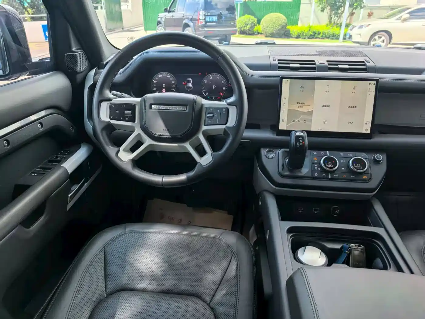 Land Rover Defender 2023 Model 110 3.0T P400 Dark Special Edition фото 9