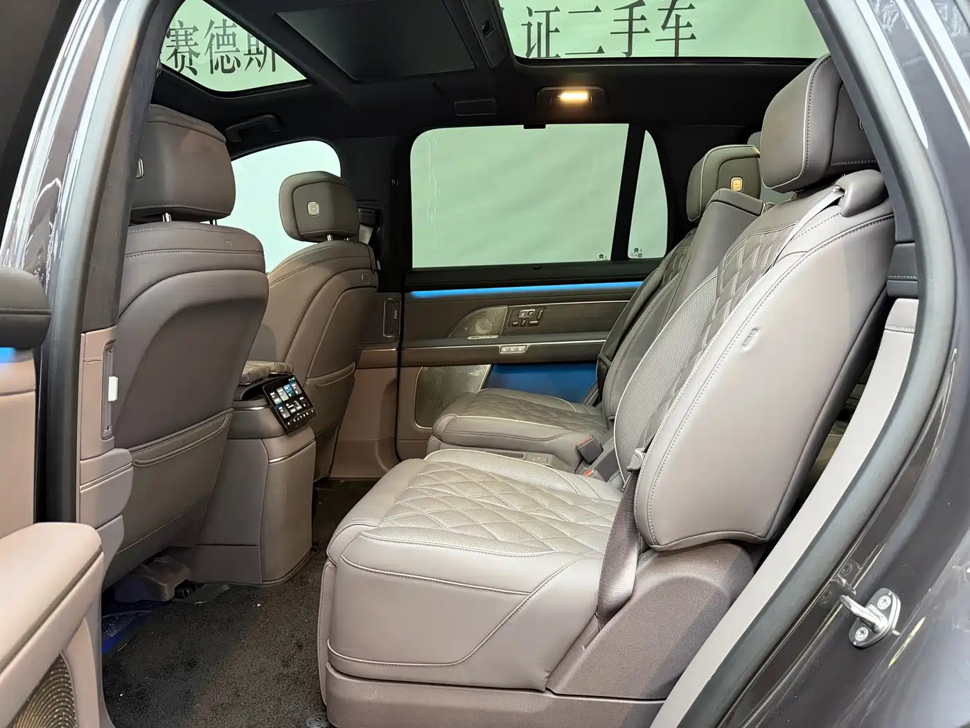 NIO ES8 2026 2025 Model 6-Seat Executive Luxury Edition