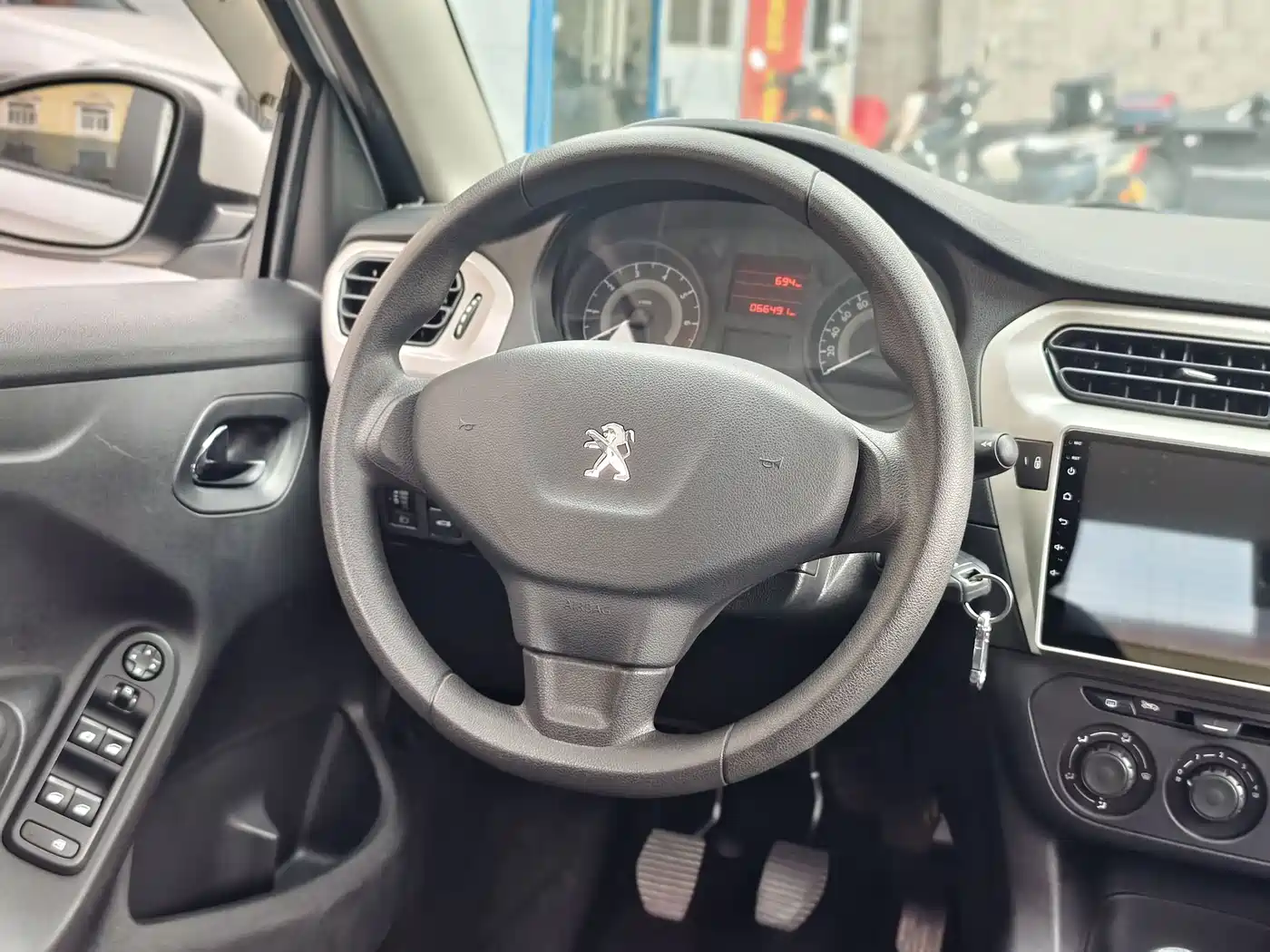 Peugeot 301 2014 2014 1.6L Manual Comfort Edition
