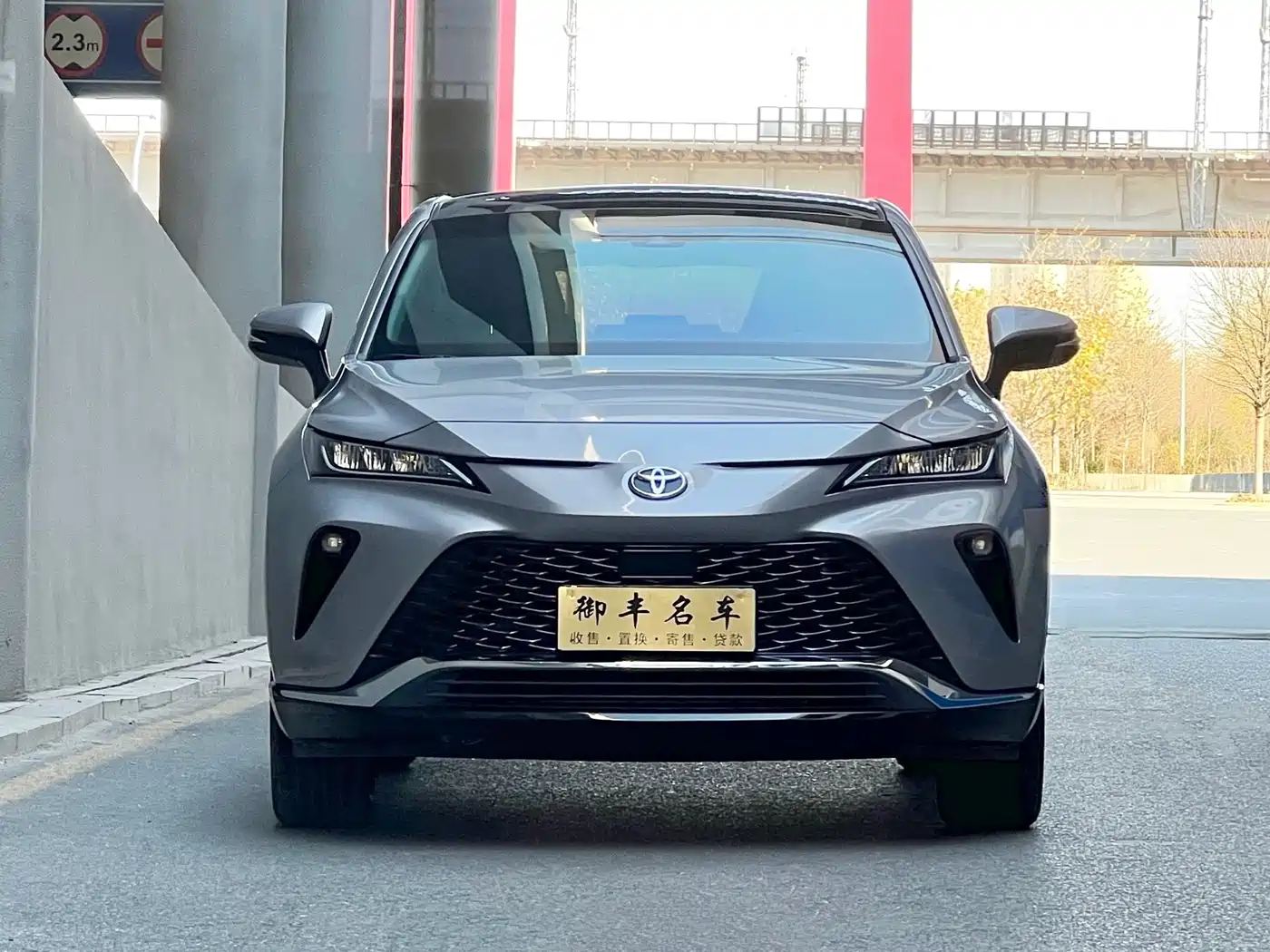 Toyota Venza 2022 2.0L CVT 2WD Luxury фото 2