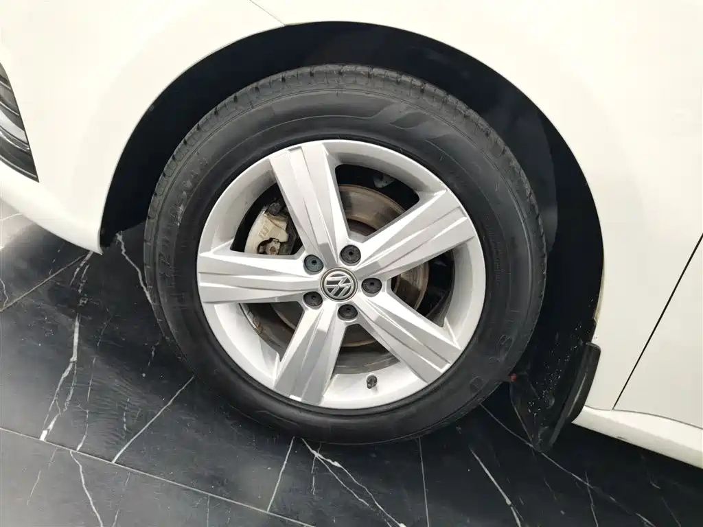 Volkswagen Lavida 2017 1.6L Automatic Trend Edition фото 23