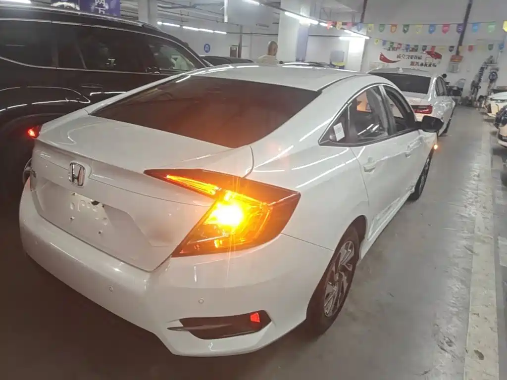 Фото 7 - Honda Civic