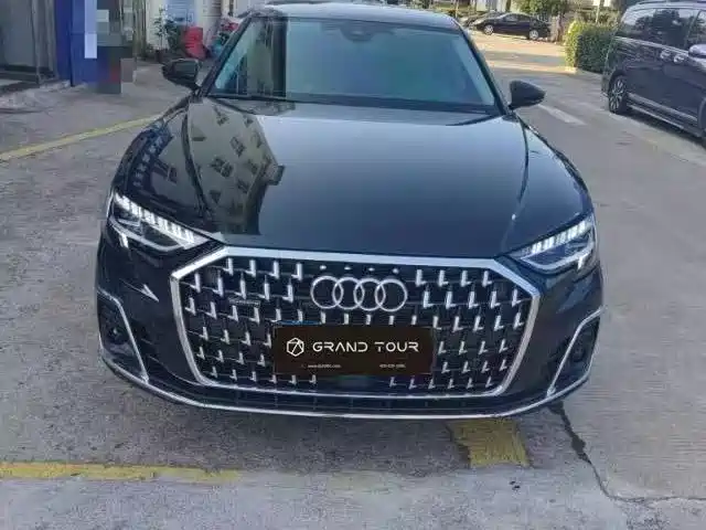 Фото 1 - Audi A8