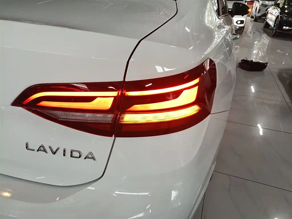 Volkswagen Lavida 2024 Model 1.5L Automatic Starlight 5 Million Edition фото 8