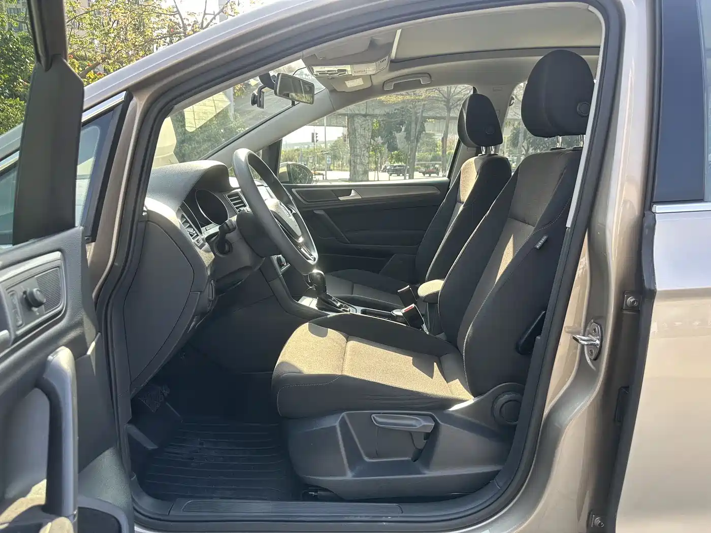 Volkswagen Golf Sportsvan 2018 1.6L Automatic Comfort фото 6