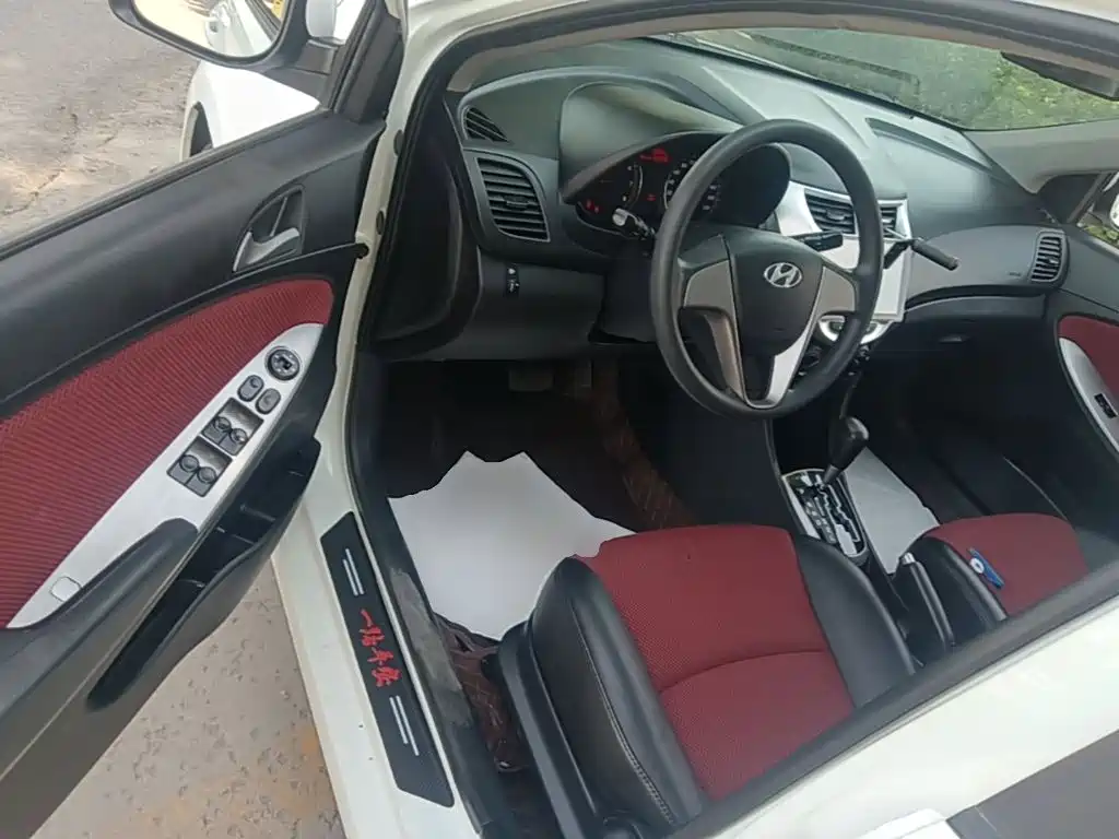 Hyundai Reina 2016 2016 1.4L Automatic GLX Leading