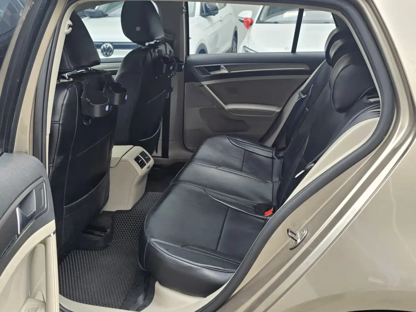 Volkswagen Golf 2015 1.6L Automatic Comfort фото 11