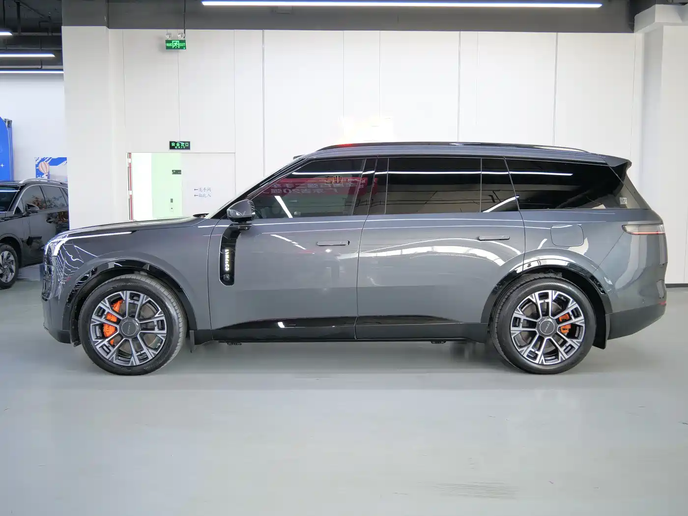 LYNK & CO 900
