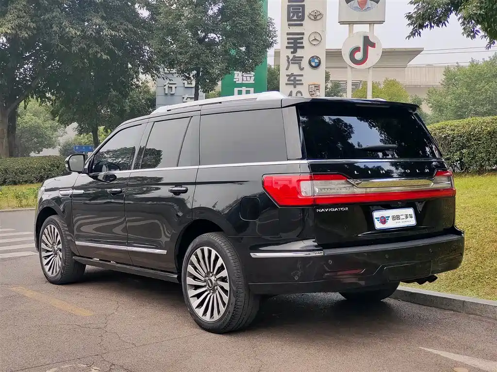 LINCOLN NAVIGATOR