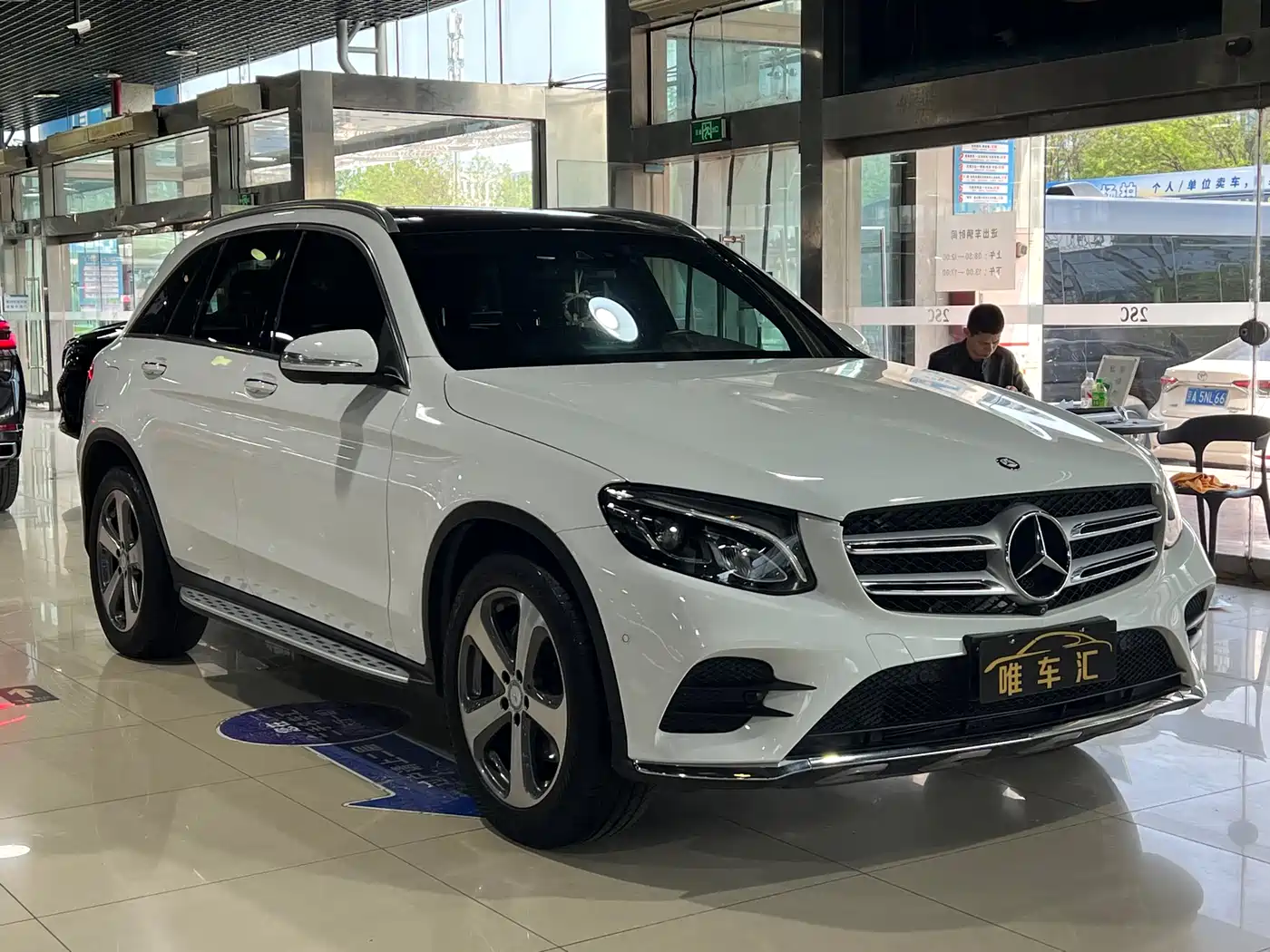 Mercedes-Benz GLC 2017 GLC 260 4MATIC Luxury фото 3