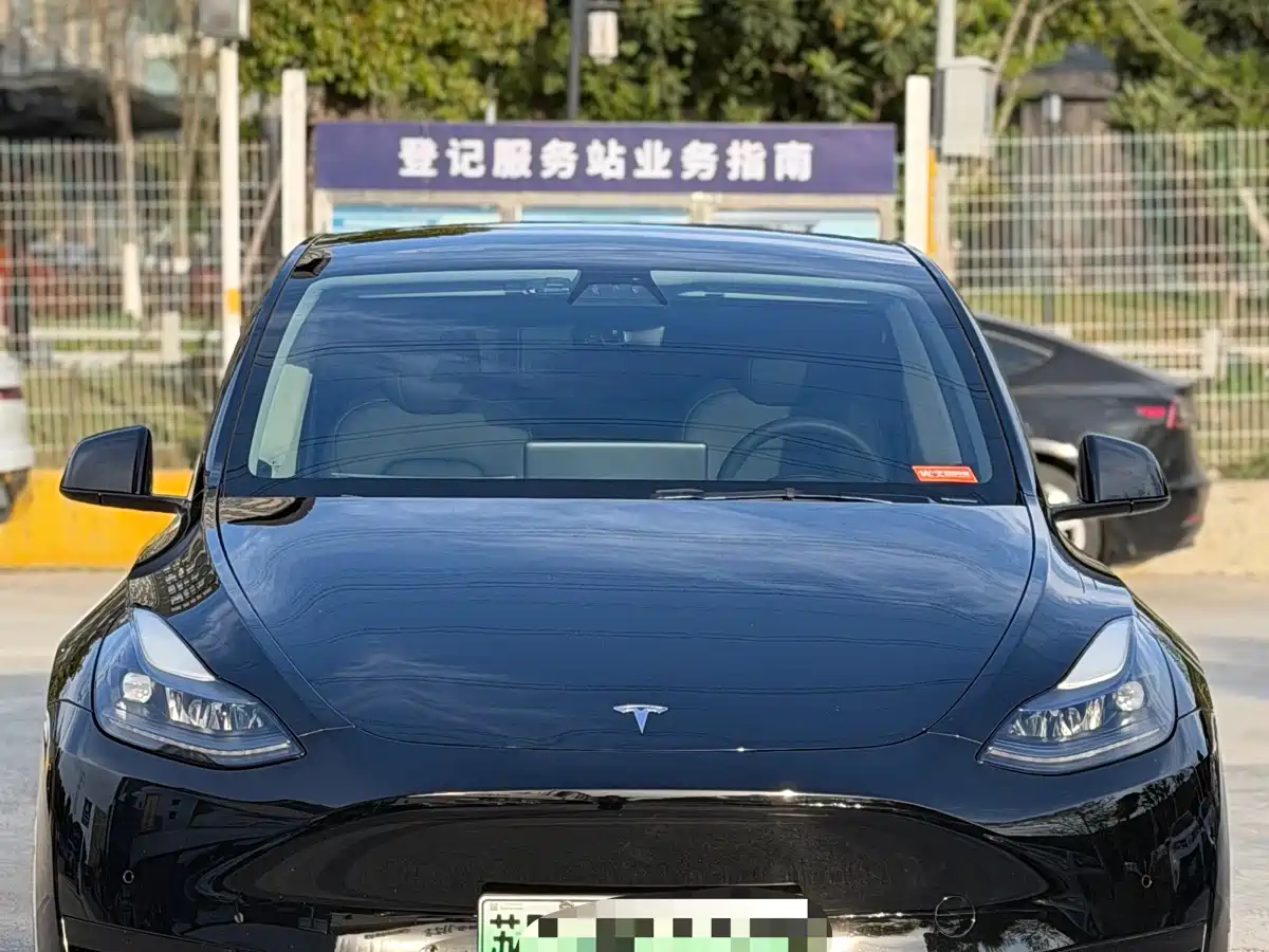 TESLA MODEL Y