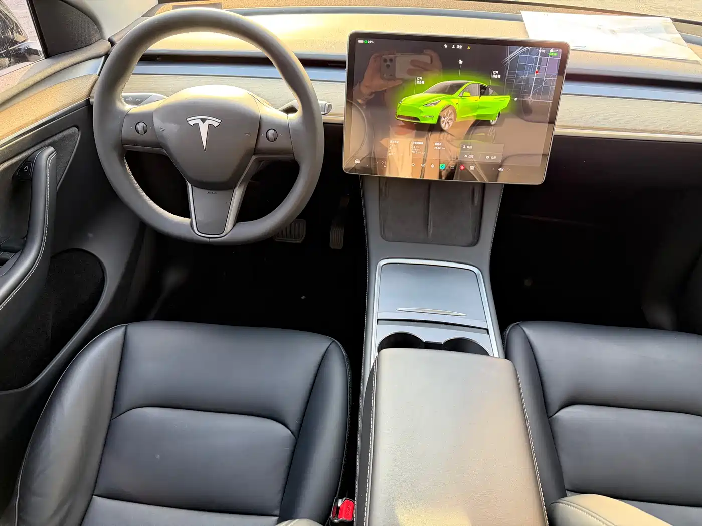 TESLA MODEL Y