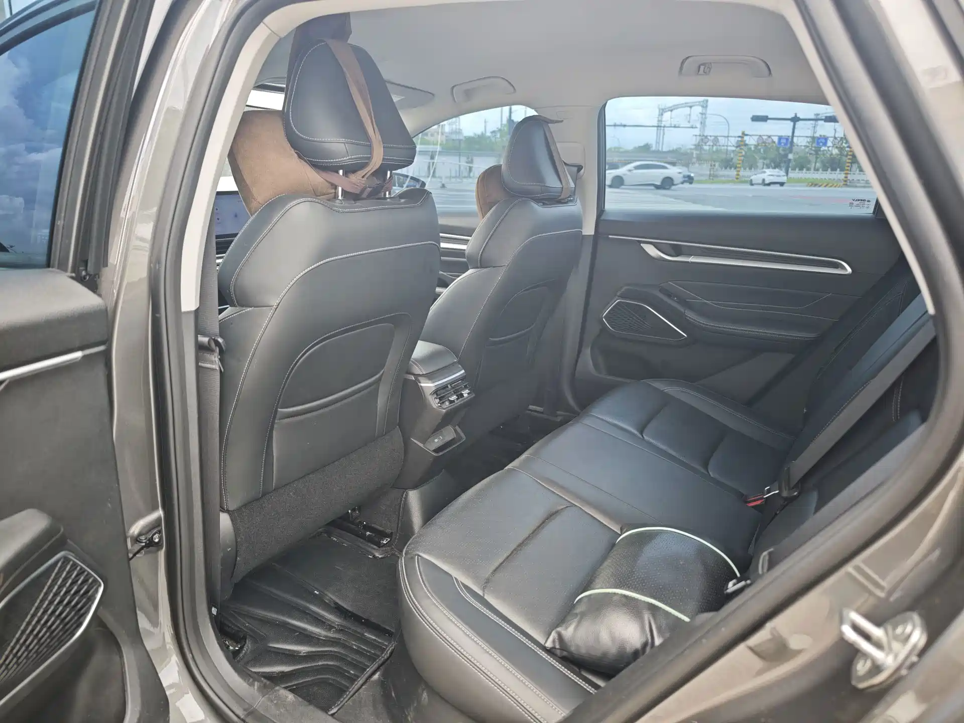 Фото 8 - Geely Emgrand